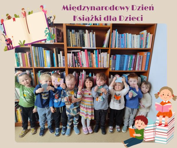 zdjęcie przedszkolaków na tle ragału z książkami, zdjęcie w różowej ramce